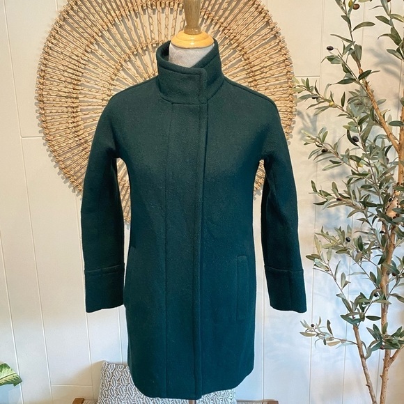 J. Crew Cocoon Coat 2 Wool
Blend Zip Up Pine Green Size 0P runs like a 6 - Picture 11 of 12